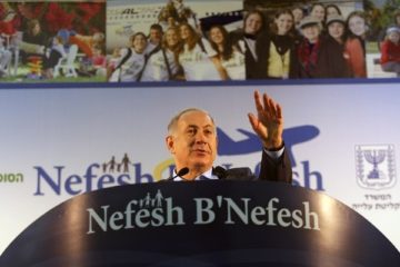 Israeli Prime Minister Benjamin Netanyahu speaks to new immigrants. (Photo by Kobi Gideon/FLASH90)