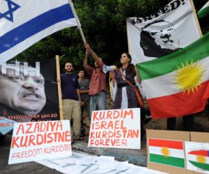 Israeli and Kurd flags flown in a demonstration. (Gili Yaari/Flash 90)