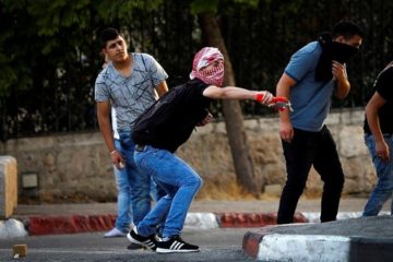Israeli police clash with Palestinian protesters