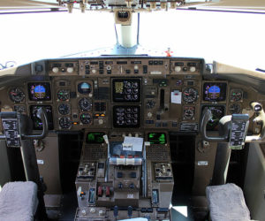 Boeing 757 Cockpit