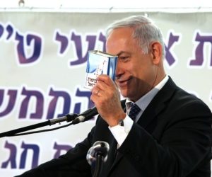 Benjamin Netanyahu with a JNF collection box. (Amit Shabi/Flash 90)