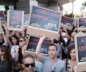 Israeli teachers protesting in 2016. (Tomer Neuberg/Flash90)