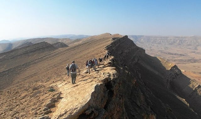 ‘Israel Trail’ hiking path to include Judea, Samaria; Netanyahu loves ‘walking through verses of Bible’