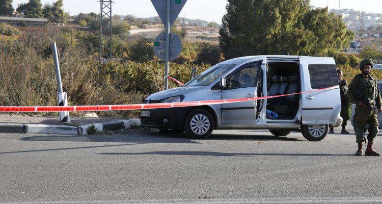 Palestinian wounds 2 in Gush Etzion car-ramming, stabbing attack