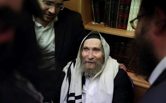 Rabbi Shteinman, head of Lithuanian ultra-Orthodox world, dies at 104