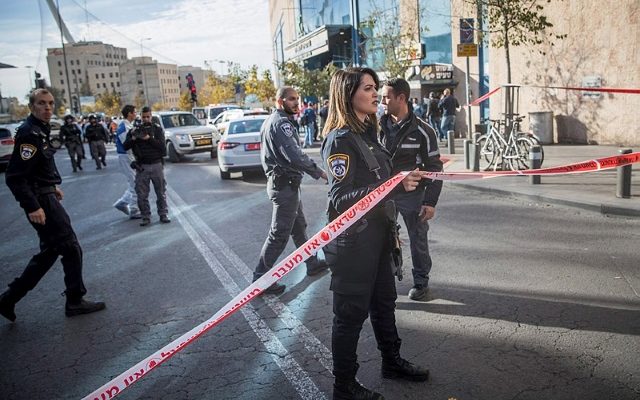 Jordanian seriously wounds 2 Israelis in hammer attack