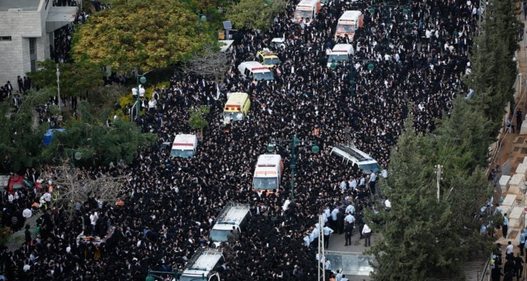 Hundreds of thousands mourn ‘beacon of morality’ Rabbi Shteinman