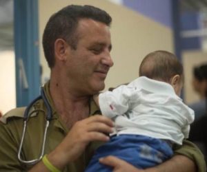 IDF-soldier-and-Syrian-child-620x400