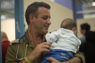 IDF-soldier-and-Syrian-child-620x400