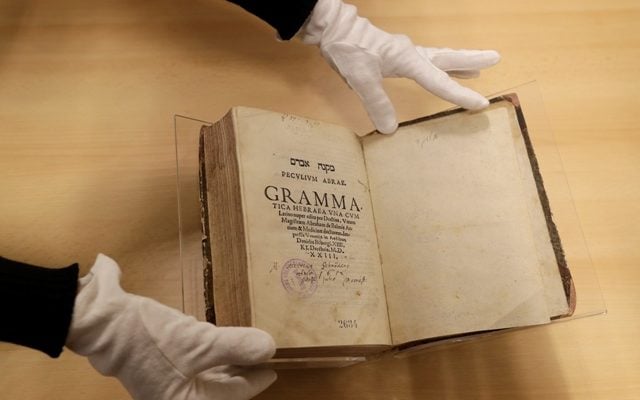 Hebrew grammar book from 16th century returns to Prague