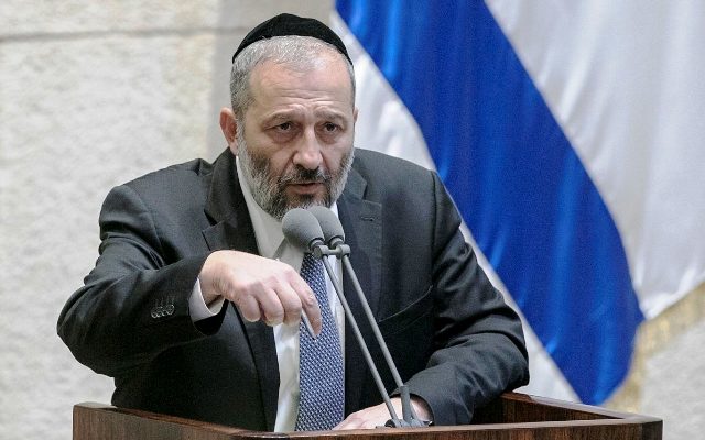 Knesset passes law shuttering mini-markets on Shabbat