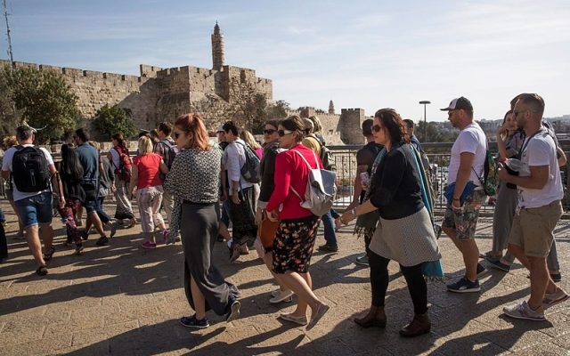 Israeli tourism shatters record in 2017