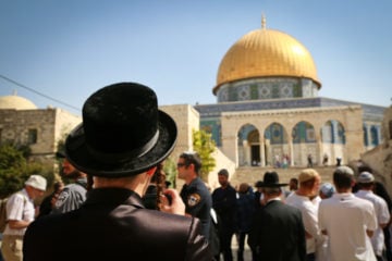 Jews visit the Temple Mount. (Yaakov Lederman/Flash90)