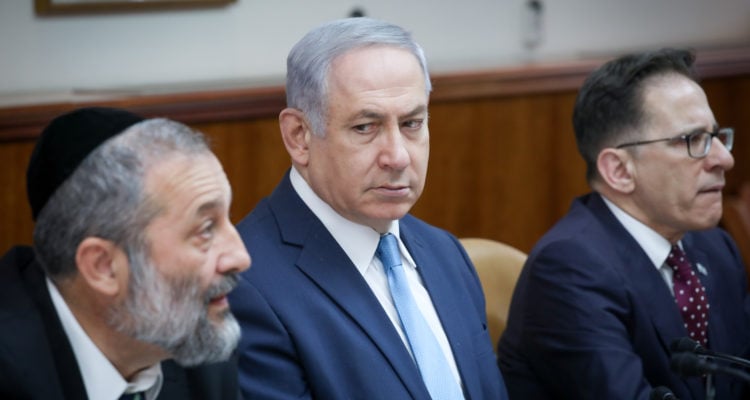 Netanyahu coalition ‘like a juggler with 65 plates in the air’