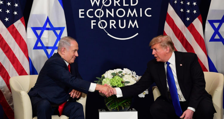 Trump: los palestinos deben hablar de paz para recibir ayuda, "el dinero está sobre la mesa"