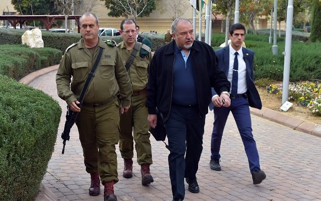 Israel busts Islamic cell that planned to assassinate defense minister