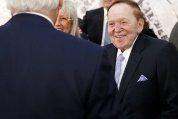 Sheldon Adelson speaks with Trump official