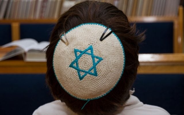 UK: Labour Party activist equates Jewish skullcap with Nazi flag