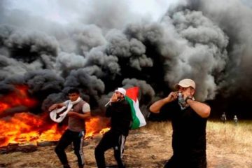 Palestinian protesters on the Gaza border