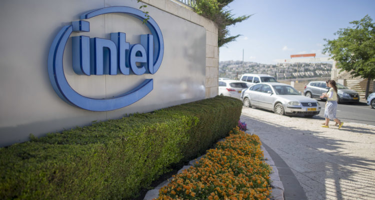 Intel tells unvaccinated workers they face unpaid leave