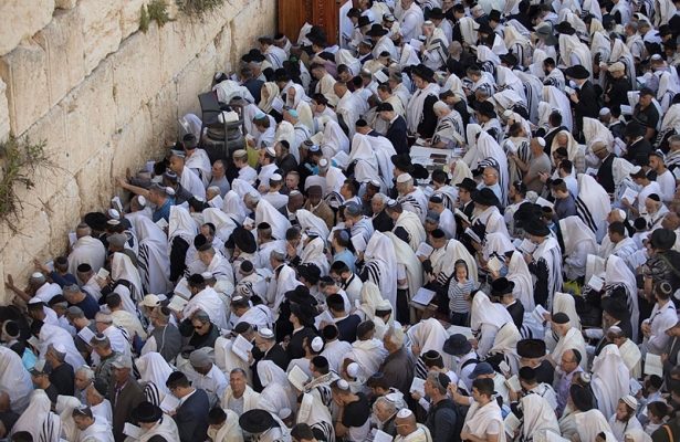Passover priestly blessing draws huge crowds to Jerusalem
