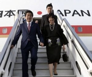 Japanese PM Shinzō Abe and his wife arriving at Ben Gurion Airport