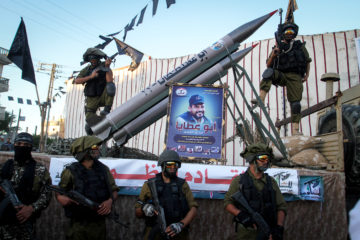 Palestinian terrorists with rockets. (Abed Rahim Khatib/Flash90)