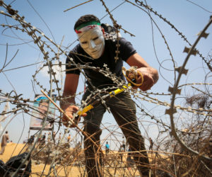 A Palestinian cuts trying to breach the border in the Gaza Strip on May 11, 2018. (Abed Rahim Khatib/Flash90)