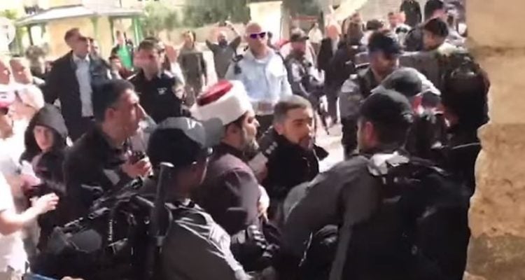 Record number of Jews visit Temple Mount, clashes ensue