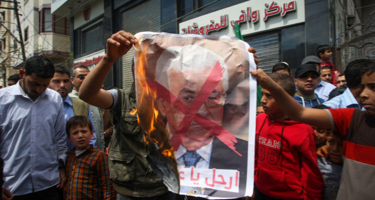 Palestinian Authority bans anti-Abbas protests, Hamas cries foul