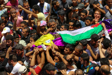 Funeral of medic Razan Najjar. (Abed Rahim Khatib/Flash90)