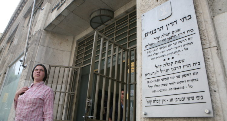 In precedent-making divorce case, rabbinical court frees woman after 21 years