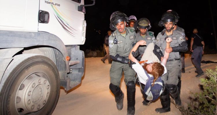Police injured while evacuating illegal outpost in Samaria