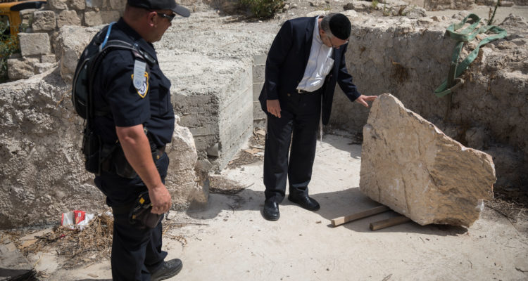 Egalitarian prayer section remains closed after huge Herodian-era boulder crashed down
