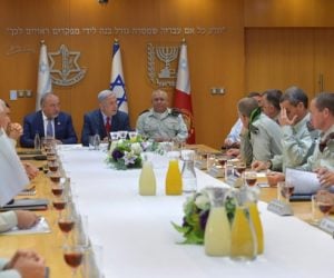 Pm Netanyahu and Defense Minister Avigdor Liberman meet with the IDF's general command