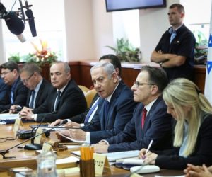 PM Netanyahu leads the weekly cabinet meeting.