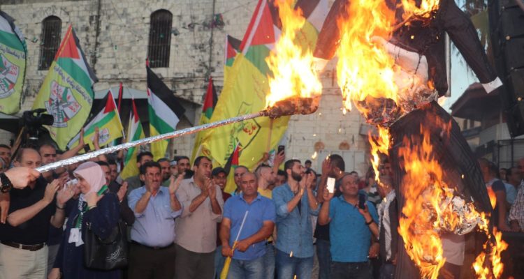 Palestinians burn effigy of Trump at anti-US rally