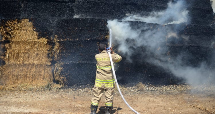 Palestinian arson terror scorches Negev with 29 fires in one day