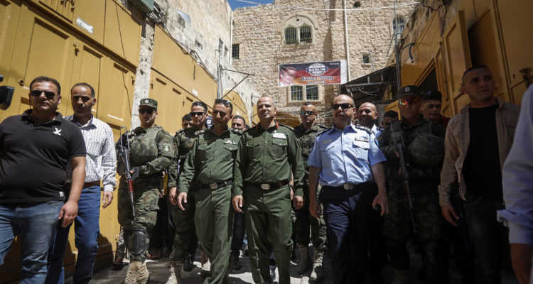 Palestinian security force tours Hebron’s Jewish section for first time since 1994