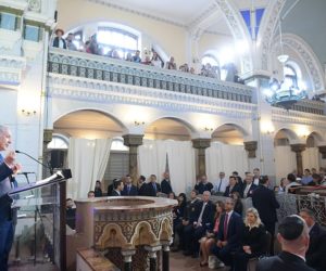 Netanyahu speaks at Vilnius' Choral Synagogue (Amos Ben-Gershom/GPO)