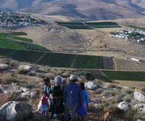 The communities of Mitzpe Kramim (R) and Kochav Hashachar (L) in Samaria. (screenshot)