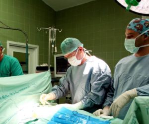 Surgeons at Sheba Medical Center. (illustrative) (Edi Israel/Flash90)