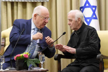 Israeli president Reuven Rivlin meets with Armenian-French singer Charles Aznavour. (Mark Neyman/GPO)