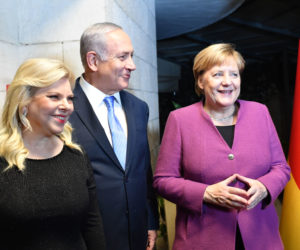 Israeli prime minister Benjamin Netanyahu and his wife Sara host German chancellor Angela Merkel. (Kobi Gideon/GPO)