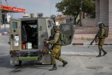 Israeli soldiers searching for the Barkan terrorist. (Nasser Ishtayeh/Flash90)