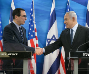 Israeli Prime Minister Benjamin Netanyahu and US Secretary of the Treasury, Steven Mnuchin. (Ohad Zwigenberg/YEDIOTH AHRONOTH/POOL)