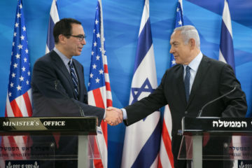 Israeli Prime Minister Benjamin Netanyahu and US Secretary of the Treasury, Steven Mnuchin. (Ohad Zwigenberg/YEDIOTH AHRONOTH/POOL)
