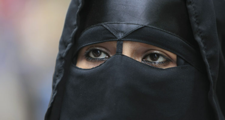 Egypt weighs ban on Islamic face veil