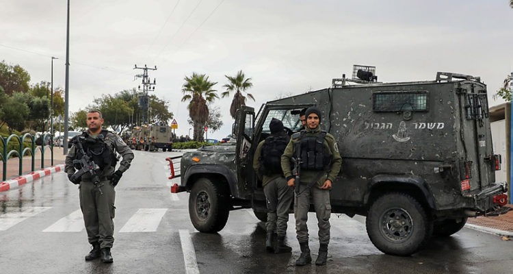 Female terrorist shot after attacking IDF soldiers in attempted stabbing