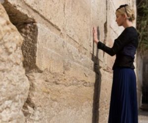 Ivanka Trump prays at the Western Wall, Jerusalem..v4